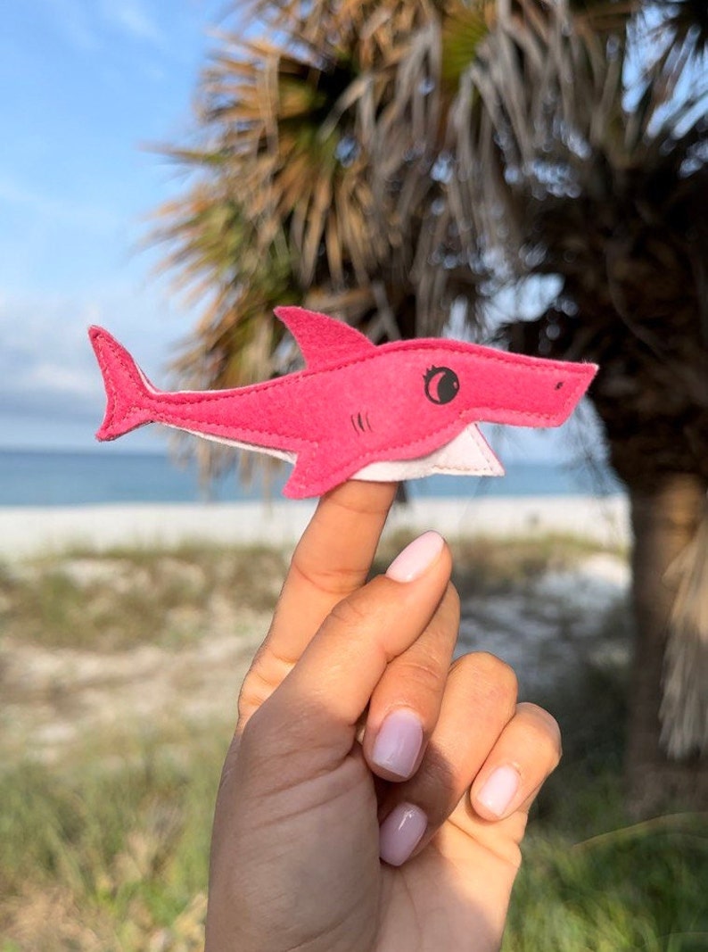 Marionnettes à doigts de requin, jouets pour bébés requins, famille en feutre de requin, créatures marines, cadeau Montessori pour bébé image 3