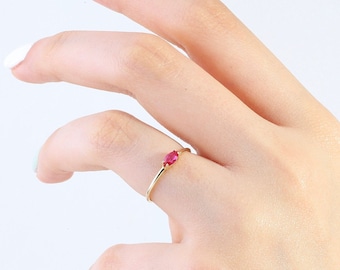 Zierlicher 14k Gold Marquise Lab Rubin Ring, Juli Geburtsstein