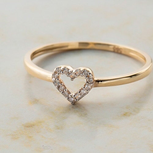 Beautiful Thick Heart Detailed Gold Ring
