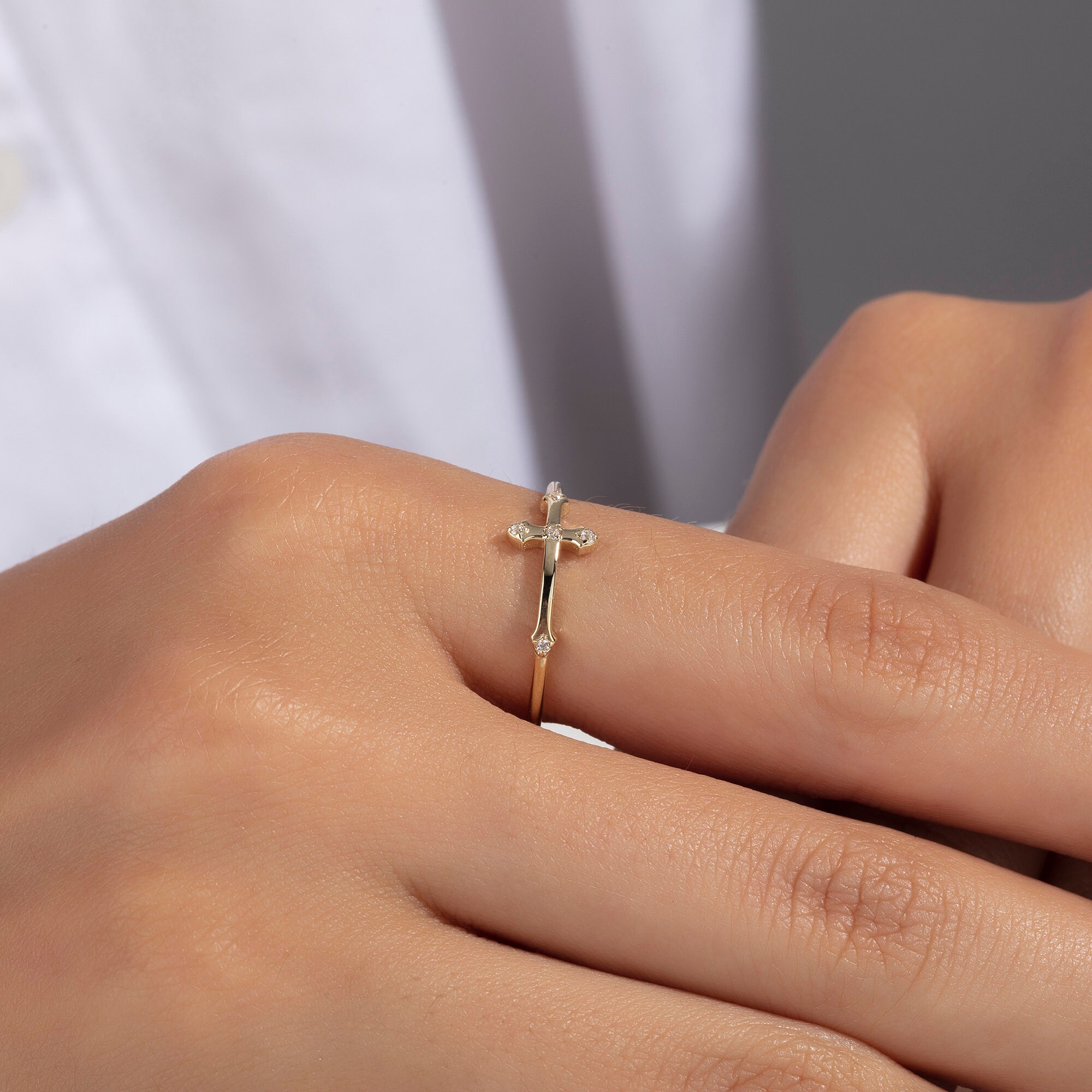 ソリティアキュービックジルコニアエレガントな正教会クロスペンダント14 Kローズゴールド ゴールドの祈りの手と宗教的信仰の十字架オーバルチャームペンダント