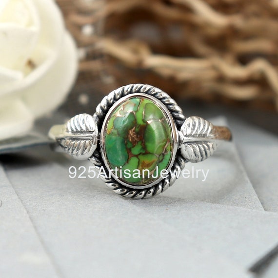 Bague Ancienne En Argent Avec Un Beau Cabochon De Turquoise Verte