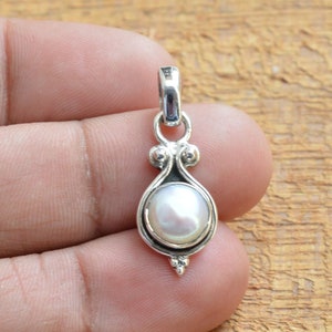 Handmade Sterling Silver Fresh Water Pearl Pendant: 8x8mm Gemstone