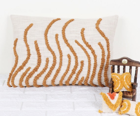 Gestickter Kissenbezug, Holzkissen, senfgelbes Boho-Zierkissen, handgetuftetes texturiertes Kissen