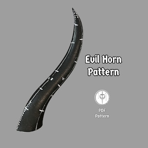 Puede incluir: Un cuerno negro curvado con marcas blancas, probablemente un patrón de manualidades. Se muestra el texto "Evil Horn Pattern", junto con un logotipo y las palabras "PDF Pattern."