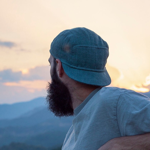 5 panel camp cap with short and soft brim. Cycling cap inspired. Blanc five panel hat made of 100% linen. Unisex baseball cap.