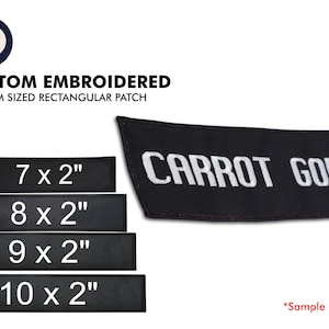Peut inclure: Écusson brodé noir avec du texte blanc qui dit "CARROT GOD". L'écusson est disponible en différentes tailles, de 7 pouces par 2 pouces à 10 pouces par 2 pouces. Ceci est un exemple de conception.