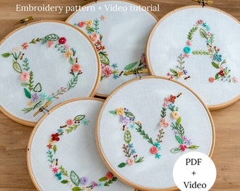 Bloemenalfabet handborduurpatroon, ABC-ontwerpletters met bloemen, bloemenmonogram PDF + video-tutorial voor beginners