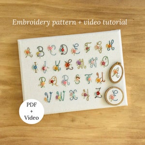 Diseño de bordado a mano del alfabeto con monograma de flores, patrón de fuente de letras florales, tutorial en vídeo para principiantes de ABC para regalo de guardería