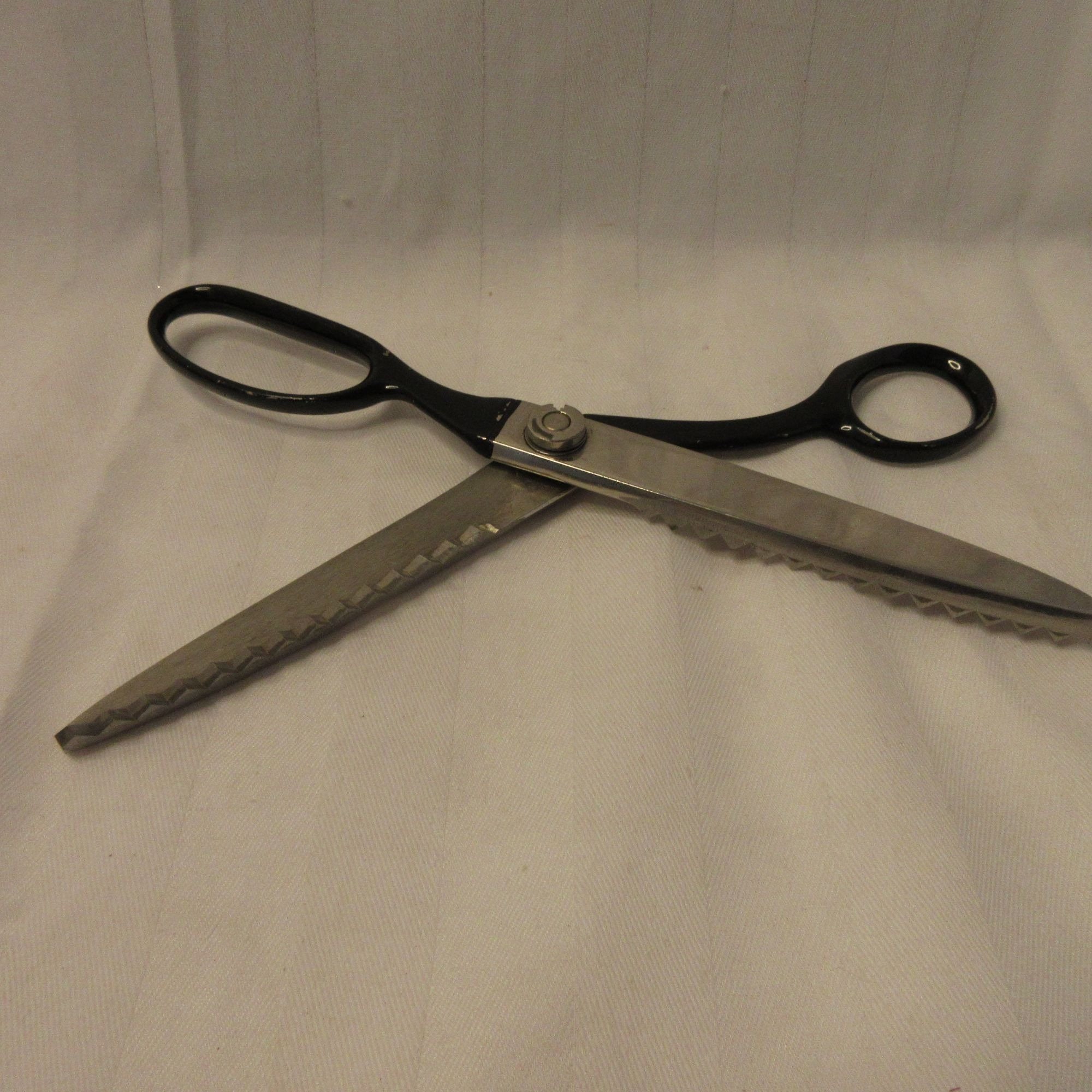 Vintage Wiss 9 Inch Pinking CB9 Professional Zig Zag Scissors Vintage Wiss 9 Inch Pinking CB9 Professional Zig Zag Scissors