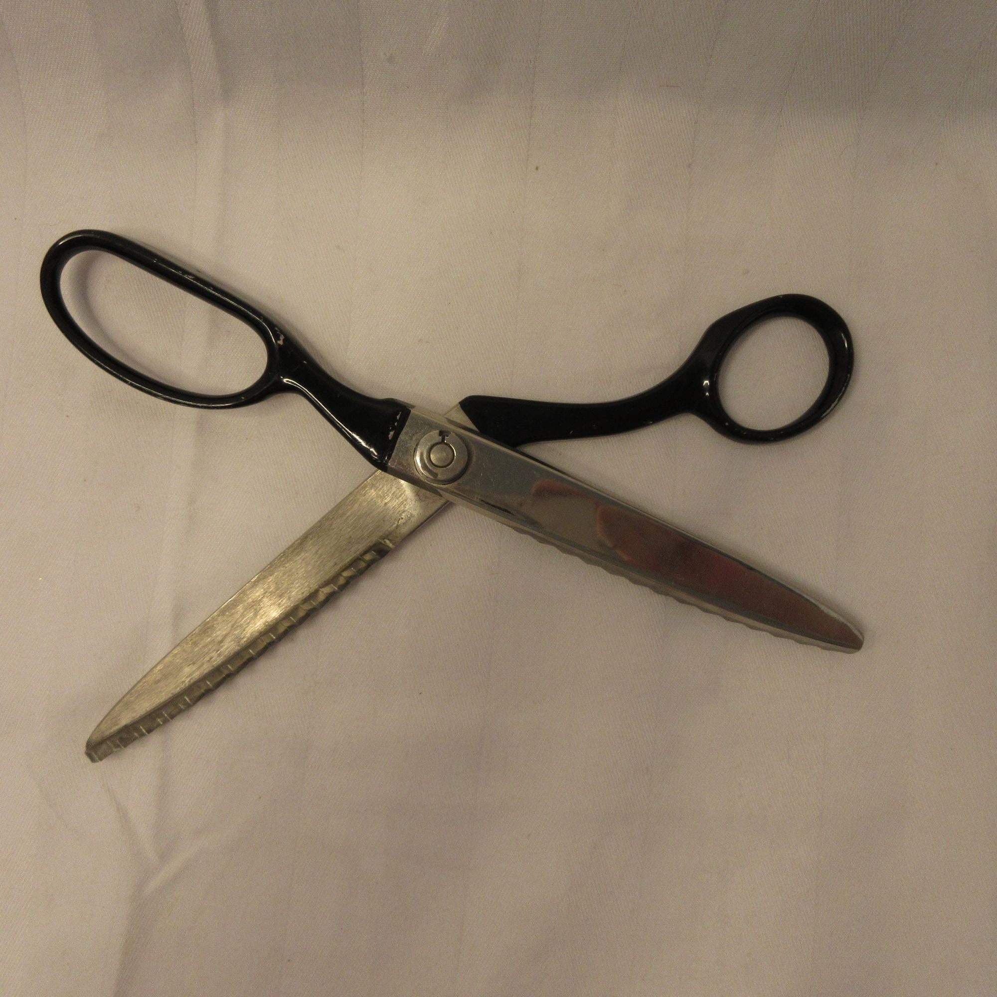 Vintage Wiss 9 Inch Pinking CB9 Professional Zig Zag Scissors Vintage Wiss 9 Inch Pinking CB9 Professional Zig Zag Scissors