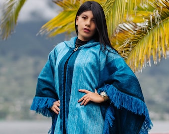 Poncho de Alpaca Teal / Poncho de Alpaca con Capucha y Diseño Tradicional de Ecuador / Poncho de Lana Boho Hippie / Poncho Unisex Suave y Cálido