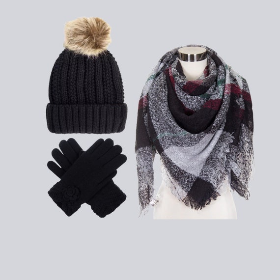Ultimate Cozy Gift Set for Her: Chunky Knit Pom Beanie  display picture 2