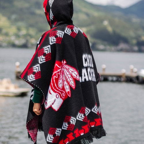 Chicago Blackhawks Alpaca Knitted Poncho - NHL Hockey Blackhawks Team shops Poncho with adjustable hoodie strings - Best Gift for Him/Her - UNISEX