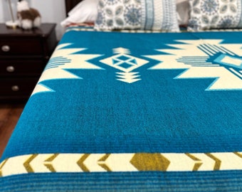 Geometric Native Alpaca Blanket for Cozy Elegance | Artisanal Alpaca Blanket | Soft Alpaca Blanket | Hypoallergenic Blanket | Cozy Throw