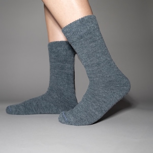 Handmade Peruvian Alpaca Wool Socks – Thermal, Odor-Resistant for Hiking & Outdoor Adventures