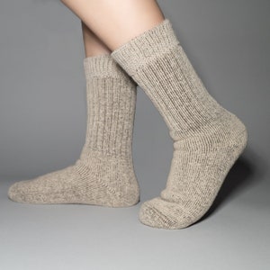 Premium Alpaca Wool Socks: Unbeatable Warmth for Cold Weather, Ultimate Comfort for Low Temperatures - Moisture-wicking wool socks