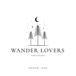 Logo dell'albero di pino, logo della fotografia, logo della luna, logo Boho, logo di viaggio, alberi di pino, logo del paesaggio, logo della natura, logo del marchio, minimalista
