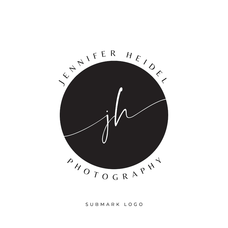 Puede incluir: Logotipo en blanco y negro con las iniciales "jh" en un c&iacute;rculo y el texto "Jennifer Heidel Photography" alrededor del c&iacute;rculo.