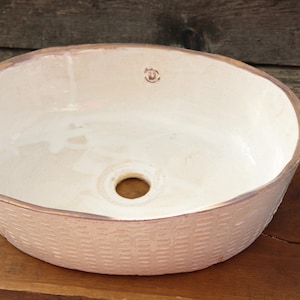 PREMIUM!! Snow Queen - a luxurious, handmade ceramic washbasin with a white finish and gold elements, perfect for glamorous interiors Unique