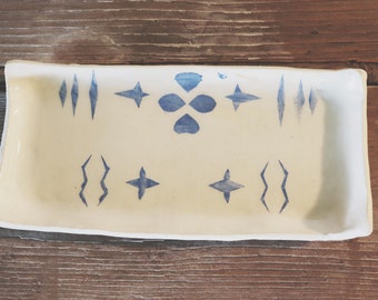 Badaccessoires aus Keramik: Künstlerische Seifenschale mit aufwendigen marineblauen Mustern, Heimdekoration, einzigartig, handgefertigt, stilvoll, unverzichtbar