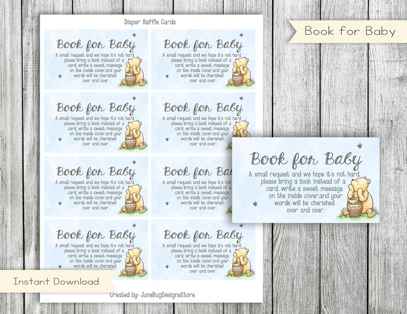 Pu&ograve; includere: Carte di tombola per baby shower blu e bianche con un'illustrazione di Winnie the Pooh. Le carte recitano "Libro per il bambino" e includono istruzioni per gli ospiti per portare un libro invece di una carta e scrivere un dolce messaggio all'interno.