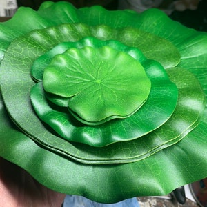 Set of 12 Lily Pad Floating Artificial Pond Decoration Frog Green Leaves Water Lily