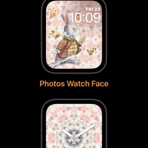 Puede incluir: Una captura de pantalla de la interfaz de un Apple Watch que muestra dos opciones de esfera de reloj. La primera opci&oacute;n es una esfera de reloj de foto con un conejo blanco que lleva un chaleco y sostiene un reloj de bolsillo. La segunda opci&oacute;n es una esfera de reloj de caleidoscopio con un patr&oacute;n rosa y blanco.