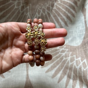 Golden Mica 8mm with Flowers Gold Alloy Metal Beaded Bracelet 7.5”