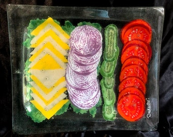 Art fusionné sur plateau en verre, légumes, fromage, nourriture, pique-nique, barbecue, hamburgers, signé