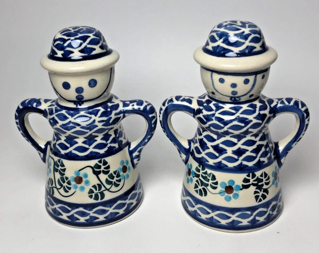 Polish Pottery Salt And Pepper Shakersnull