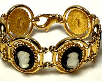 Burberrys of London Necklace Gold Plated With Burberry