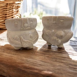 Small Ceramic planter, flower pot, air plant holder, succulent pots