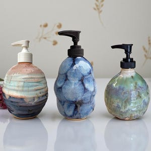 Keramik Seifenspender Handgefertigte Keramik Seifenspender Dekorative Spülbecken Accessoire Badezimmer Nachfüllbare Lotionsflasche Handwerker Dekor
