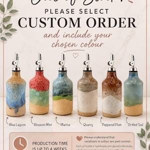 Puede incluir: Seis botellas de aceite de cer&aacute;mica con vertedores de metal, cada una con patrones de esmalte etiquetados como Blue Lagoon, Blossom Mint, Marine, Quarry, Peppered Plum y Drifted Teal. El texto dice Out of Stock! PLEASE SELECT CUSTOM ORDER.