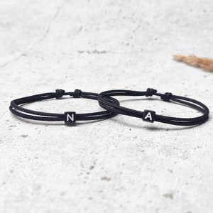 Surfbalance - Juego de 2 pulseras finas para parejas con cuentas de letras, paracord, minimalistas, cuerda de vela, regalo, pulsera de la amistad