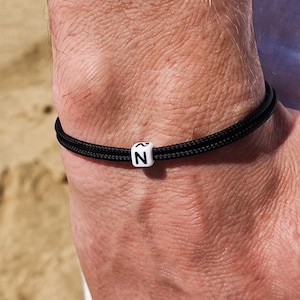 Surfbalance Fijne Armband met Letterkraal, Paracord, Minimalistisch, Zeiltouw, Cadeau, Vriendschapsarmband