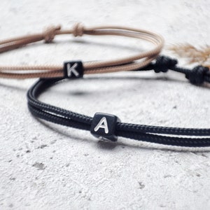 Surfbalance 2er Set Feine Partnerarmbänder mit Buchstabenperle, Paracord, Minimalistisch, Segeltau, Geschenk, Freundschaftsarmband