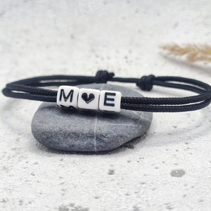 Surfbalance 2er Set Feine Partnerarmbänder mit Buchstabenperle und Herz, Paracord, Minimalistisch, Segeltau, Geschenk, Freundschaftsarmband