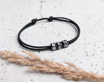 Surfbalance Fijne Armband met Letterkraal, Paracord, Minimalistisch, Zeiltouw, Cadeau, Vriendschapsarmband