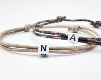 Surfbalance 2er Set Feine Partnerarmbänder mit Buchstabenperle, Paracord, Minimalistisch, Segeltau, Geschenk, Freundschaftsarmband