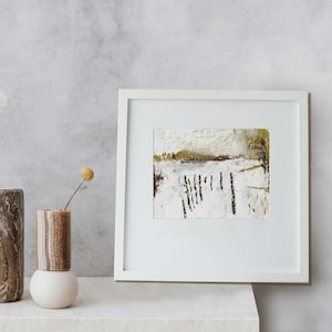 Paesaggio invernale, regalo originale con tecnica mista, guazzo e pastello a olio, illustrazione di Natale e Capodanno, arte conveniente, casa minimalista