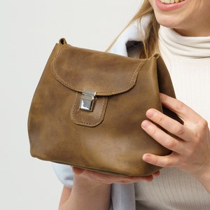 Leather makeup bag, Medium makeup bag, Cosmetic bag for women, Custom makeup bag for bridesmaids, Makeup pouch bag, Cosmetic pouch name