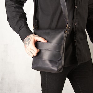 Piccola borsa a tracolla da uomo, Borsa in pelle nera da uomo, Piccola borsa a tracolla da uomo, Borsa a tracolla in pelle da uomo nera, Piccola borsa da uomo, Borsa in pelle per iPad da uomo