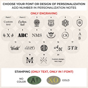 K&ouml;nnte beinhalten: Eine Tabelle mit verschiedenen Schriftart- und Designoptionen f&uuml;r die Personalisierung. Die Optionen sind in zwei Kategorien unterteilt: "Nur Gravur" und "Pr&auml;gung (nur Text, nur in einer Schriftart)". Die Gravuroptionen umfassen verschiedene Designs, wie z. B. einen Feuerwehrhelm, ein Polizeibadge und einen Sheriffstern. Die Pr&auml;gungsoptionen umfassen verschiedene Schriftarten und Designs, wie z. B. "AI" und "XO".