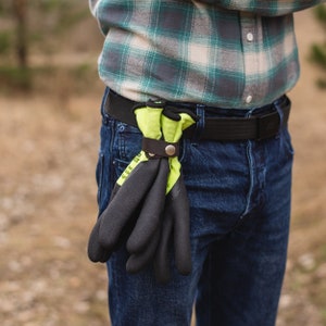 Cintura porta guanti in pelle, Porta guanti da lavoro, Porta guanti da giardinaggio, Regalo uomo giardiniere, Porta guanti da cintura personalizzata, Clip per guanti da lavoro immagine 1