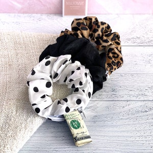 Pattern Stash Scrunchie | Workout Scrunchie | Easy Zipper Scrunchie | Cheetah Print Scrunchie | Polkadot Scrunchie | Zipper Pouch Hair Tie