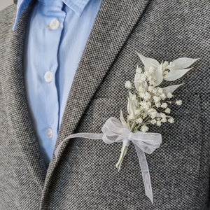 Butonierka z Baby Breath, rustykalny ślub, butonierka z suszonych kwiatów, butonierka dla drużbów, suszone butonierki, butonierka męska