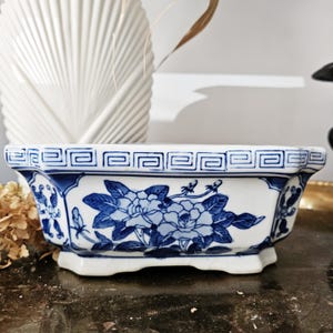 VINTAGE | Blue & White Chinoiserie Planter Cache Pot