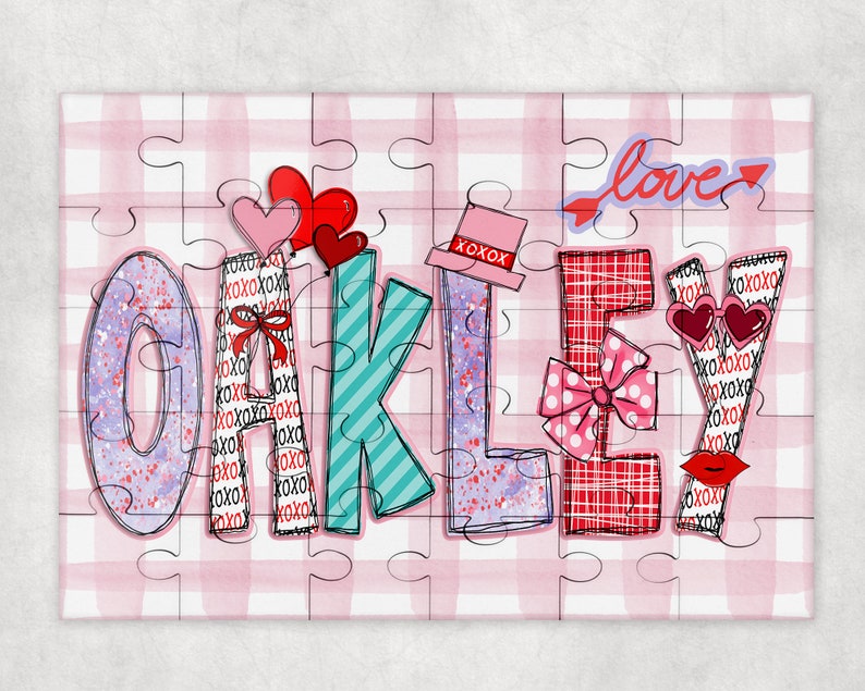 Pode incluir: Um fundo xadrez rosa e branco com um quebra-cabe&ccedil;a do nome "Oakley" em letras coloridas. As letras s&atilde;o decoradas com cora&ccedil;&otilde;es, la&ccedil;os e glitter. A palavra "love" est&aacute; escrita em roxo com uma seta apontando para a direita.