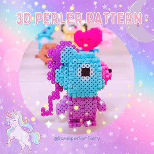 Puede incluir: Un patrón de cuentas Perler 3D de un personaje azul y morado con cola. El personaje tiene un ojo blanco y una nariz rosa. El patrón está sobre un fondo blanco con un degradado rosa y morado.
